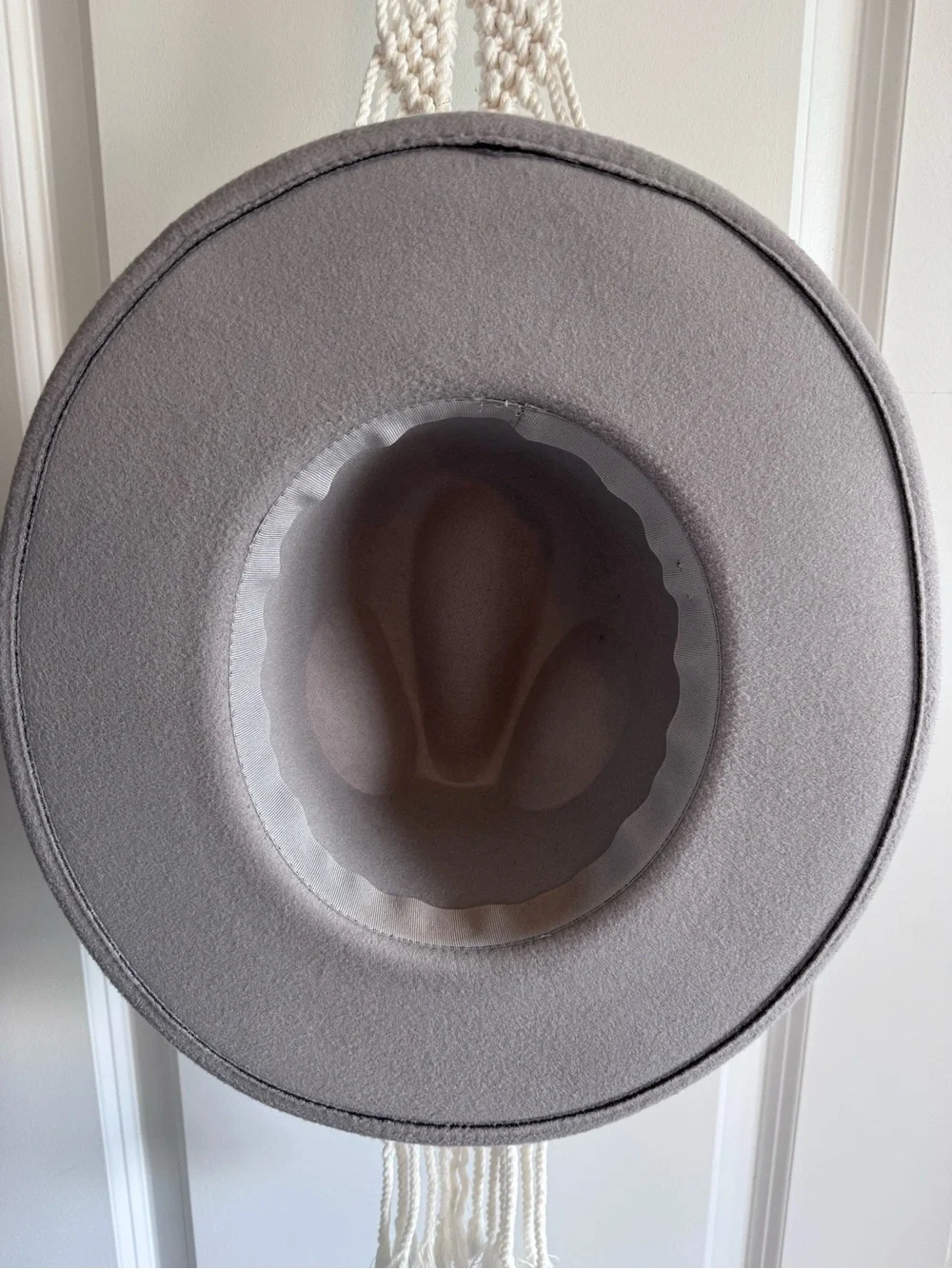 Wide Brim Felt Hat in Gray with ivory handmade macrame hat hanger